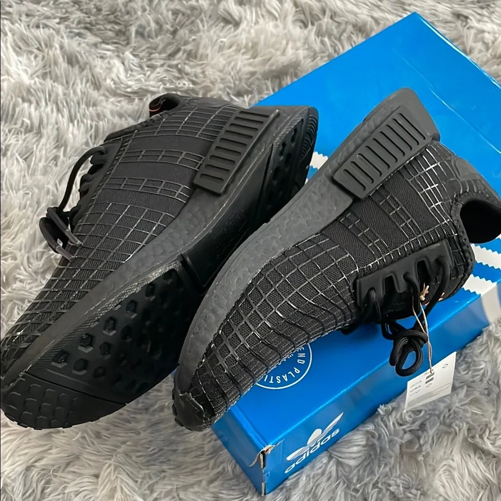 Adidas Triple Black NMD Sz 9 1/2 - Picture 11 of 11